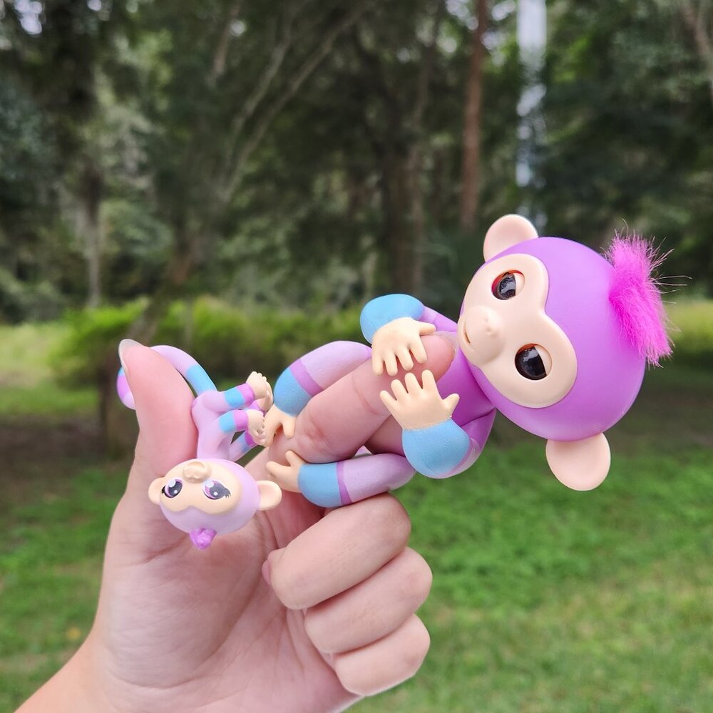 WowWee Fingerlings Interactive Baby Violet & Hope Monkey Toy Figure